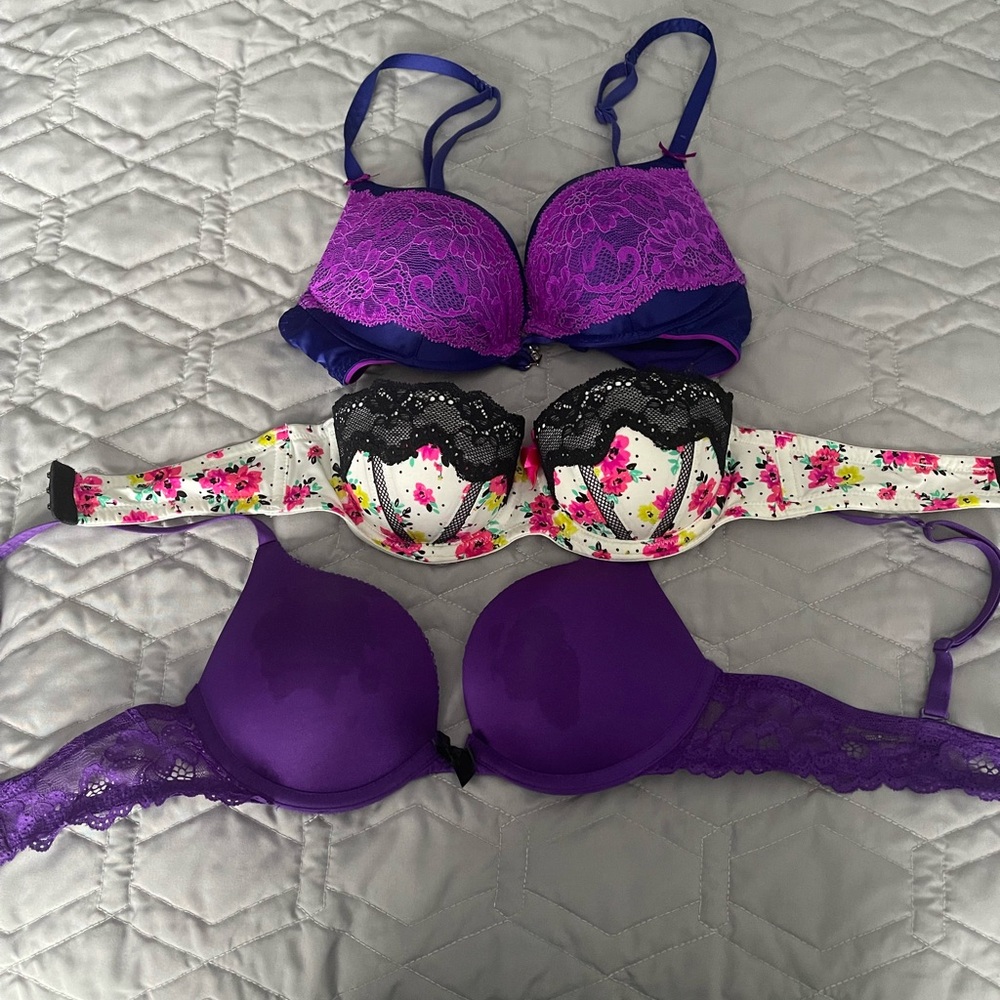 2 for 25$ Purple and Floral Lace Bras Set 32A